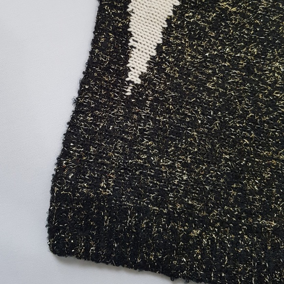 Long Sleeve Round Neck Pull Over Knit Sweater - Picture 6 of 6